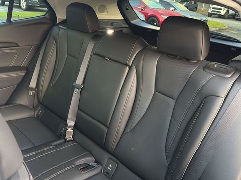 Used 2023 Buick Envision Essence w/ Technology Package I AWD/4WD image 32