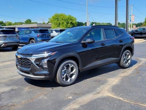 New 2026 Chevrolet Trax LT w/ Sunroof Package FWD image 5