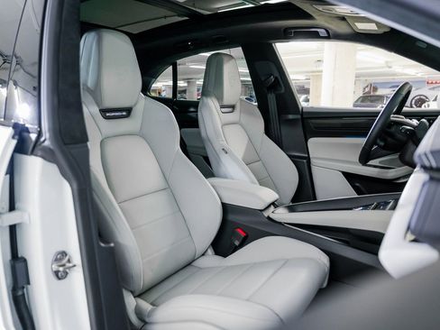 New 2026 Porsche Macan Turbo Electric image 29