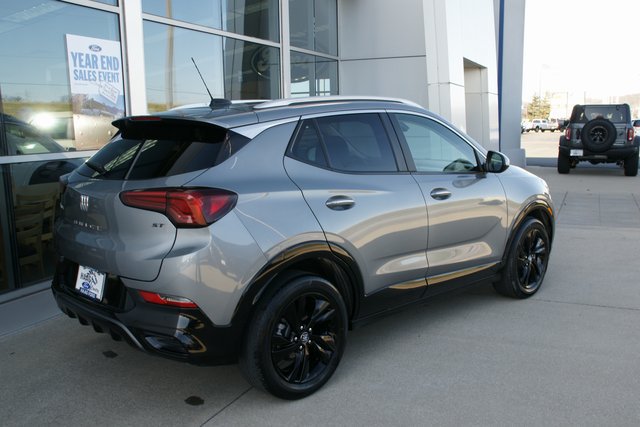 Used 2024 Buick Encore GX Sport Touring FWD image 3
