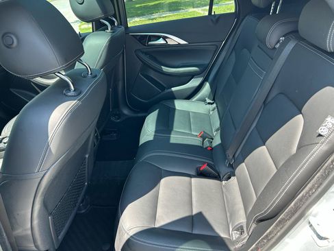 Used 2018 INFINITI QX30 Premium w/ Navigation Package AWD/4WD image 13