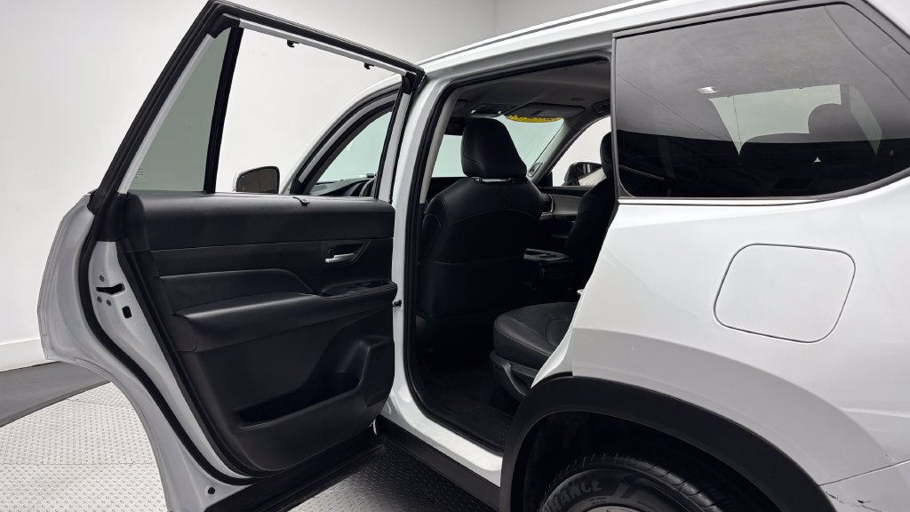 Used 2024 Toyota Grand Highlander AWD image 36