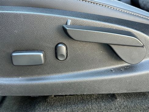 Used 2016 Chevrolet Colorado Z71 image 23