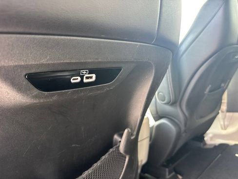 Used 2024 Chrysler Pacifica Touring-L FWD image 22