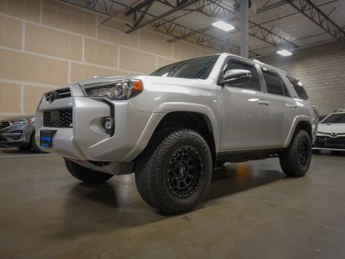 Used 2022 Toyota 4Runner SR5 Premium w/ Moonroof Package AWD/4WD image 2