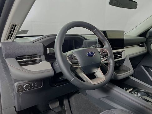 Used 2025 Ford Explorer Active image 12