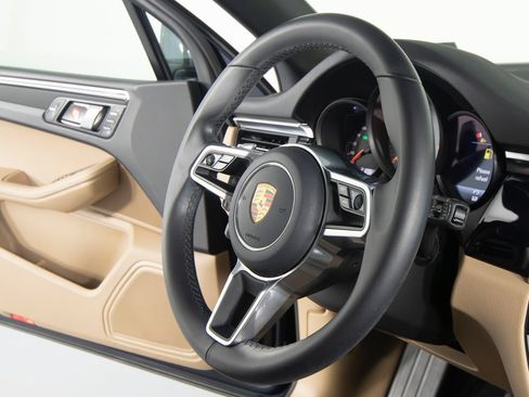 Certified 2021 Porsche Macan S AWD/4WD image 37