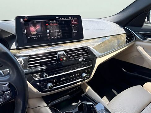 Used 2021 BMW 530i w/ Convenience Package RWD image 5