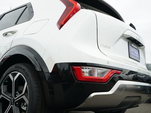 Used 2025 Kia Niro EX Touring FWD image 25