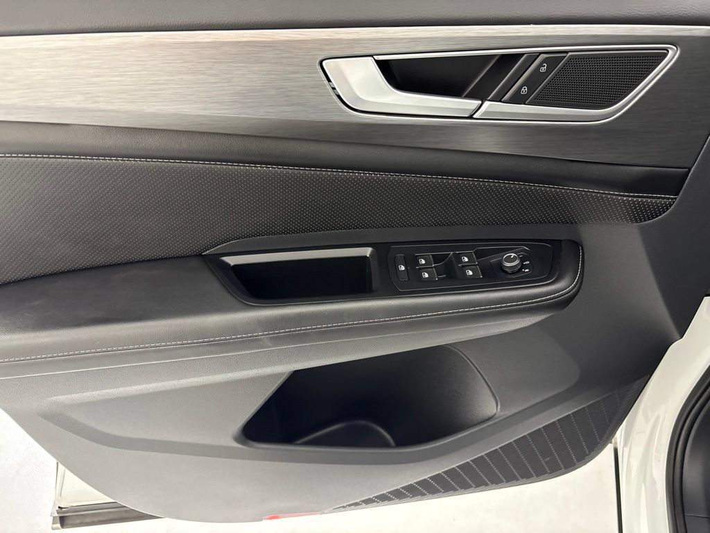 Used 2024 Volkswagen Atlas Cross Sport SE FWD image 28