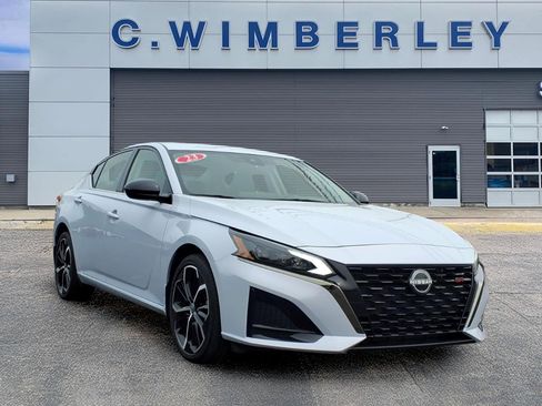 Used 2023 Nissan Altima 2.5 SR w/ SR Premium Package AWD/4WD image 1