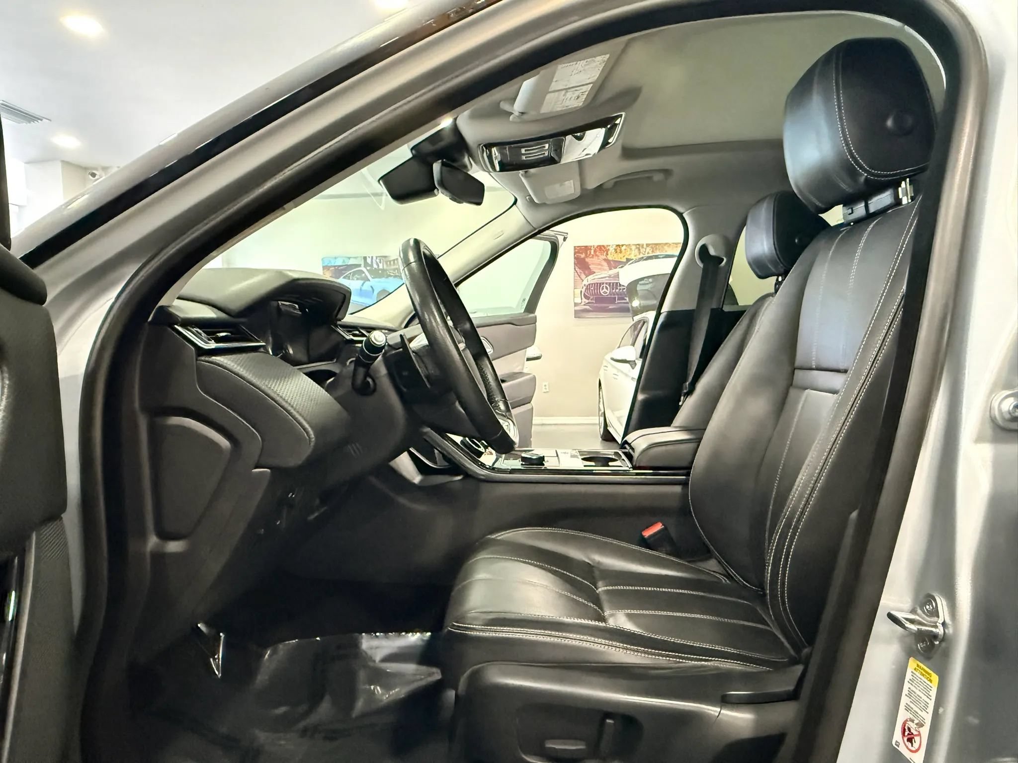 Used 2019 Land Rover Range Rover Velar S AWD/4WD image 20