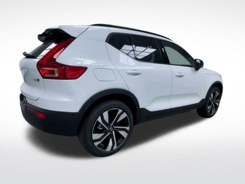 New 2026 Volvo XC40 B5 Ultra w/ Protection Package Premier image 24