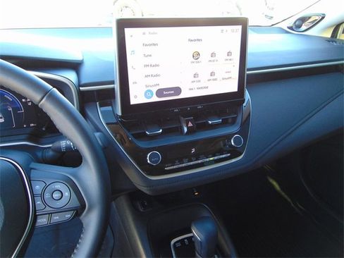 Used 2025 Toyota Corolla XLE image 12