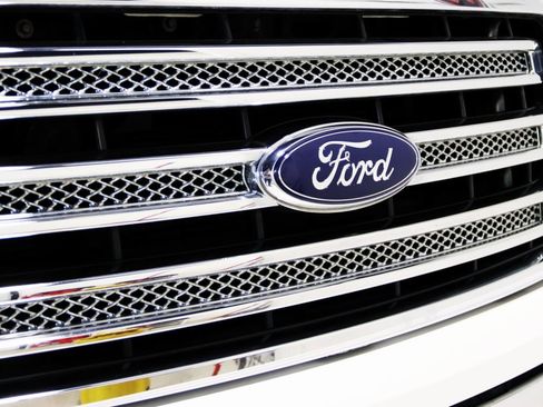 Used 2014 Ford F150 Lariat w/ Equipment Group 502A Luxury image 27