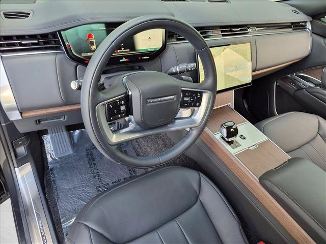 Used 2025 Land Rover Range Rover SE AWD/4WD image 10