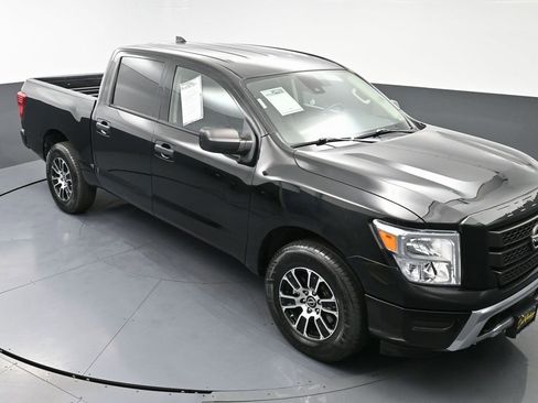 Used 2023 Nissan Titan SV image 40