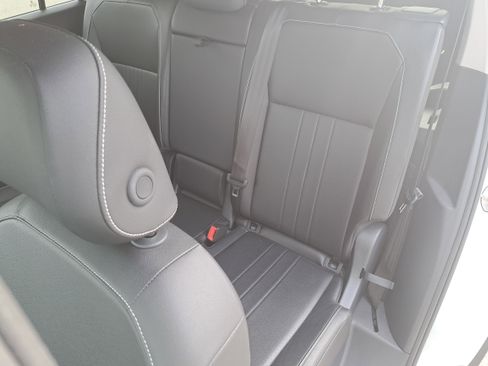 Used 2024 Volkswagen Tiguan SE image 15