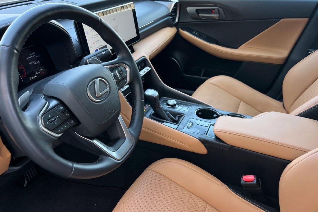 Used 2026 Lexus IS 350 F Sport w/ Accessory Package Z1 RWD image 13