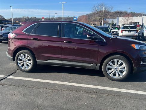 Used 2022 Ford Edge Titanium image 3