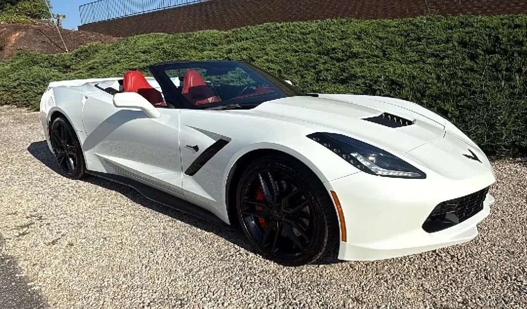 Used 2019 Chevrolet Corvette Stingray Convertible Z51 2LT RWD image 4