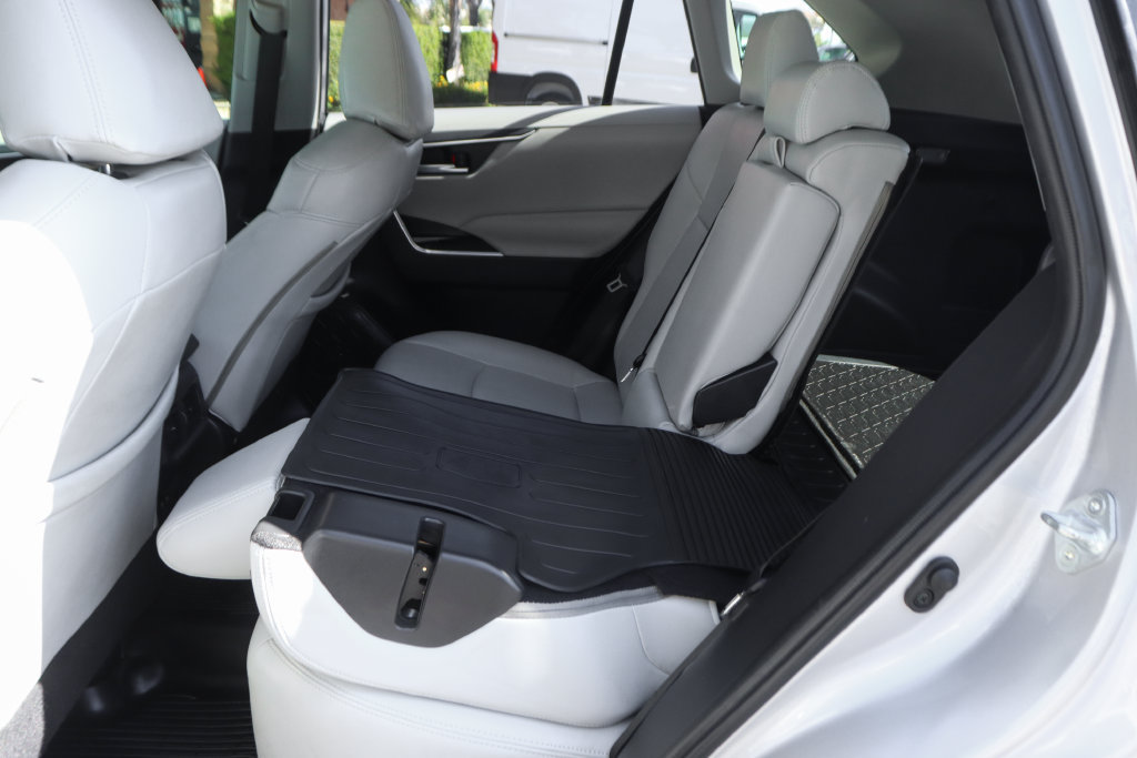 Used 2019 Toyota RAV4 XLE FWD image 36