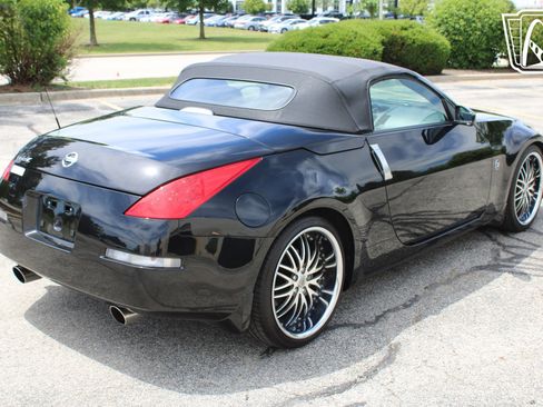 Used 2006 Nissan 350Z Touring RWD image 10