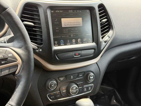 Used 2017 Jeep Cherokee Limited AWD/4WD image 22