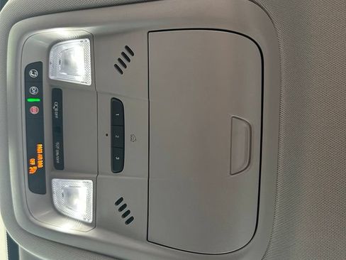 Used 2023 GMC Acadia SLT w/ Technology Package FWD image 27