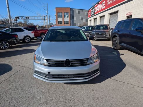 Used 2015 Volkswagen Jetta SE FWD image 3
