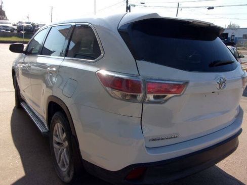 Used 2015 Toyota Highlander LE FWD image 6