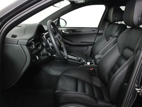 Certified 2025 Porsche Macan AWD/4WD image 5