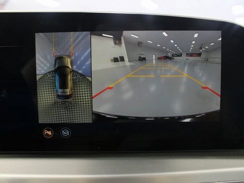 Used 2024 Cadillac Lyriq Sport image 3