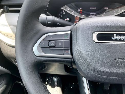 Used 2026 Jeep Compass Limited AWD/4WD image 24