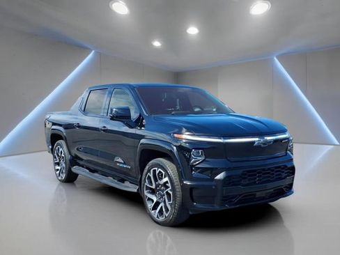 Used 2025 Chevrolet Silverado EV RST AWD/4WD image 1