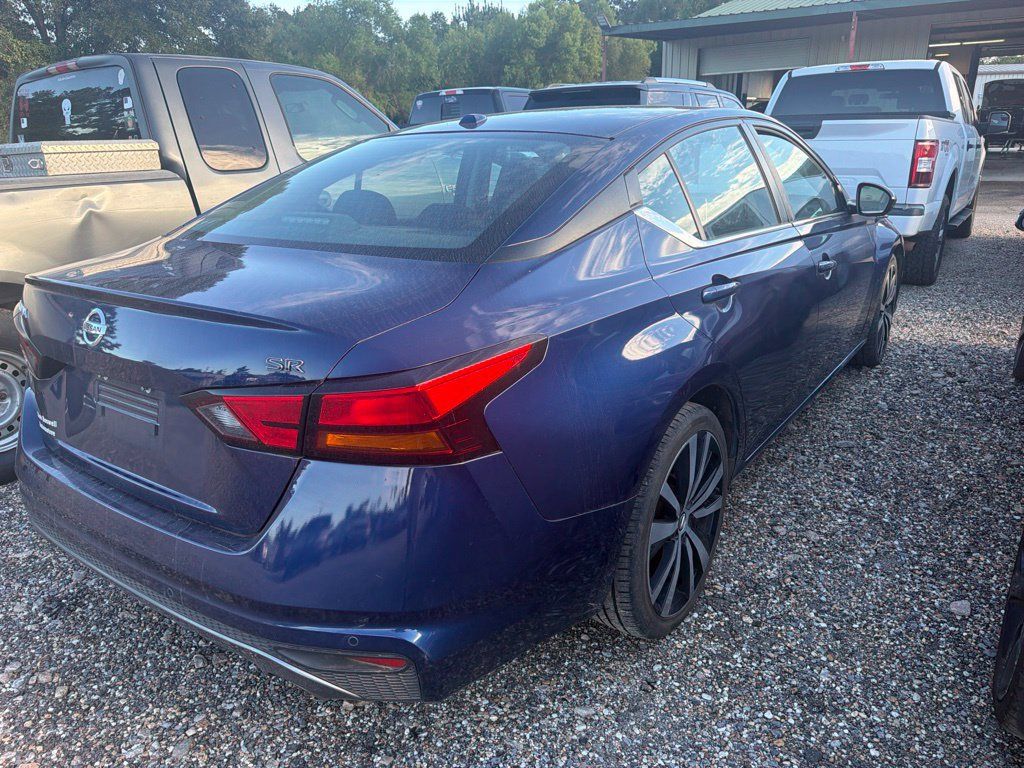 Used 2022 Nissan Altima 2.5 SR FWD image 3