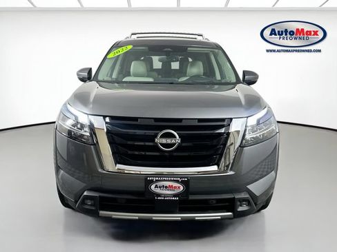 Used 2022 Nissan Pathfinder Platinum w/ Cargo Package AWD/4WD image 2