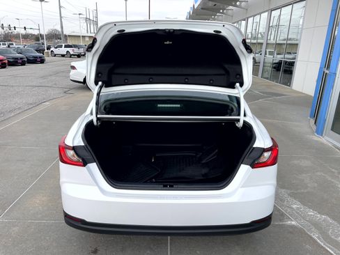 Used 2025 Toyota Camry LE image 9