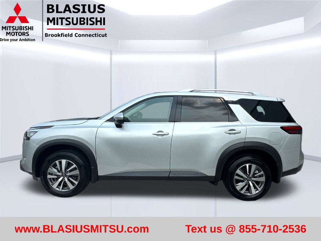 Used 2025 Nissan Pathfinder SL AWD/4WD image 10