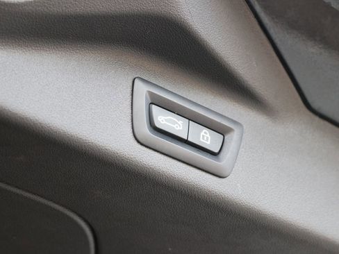 Used 2023 BMW X7 xDrive40i w/ M Sport Package image 32