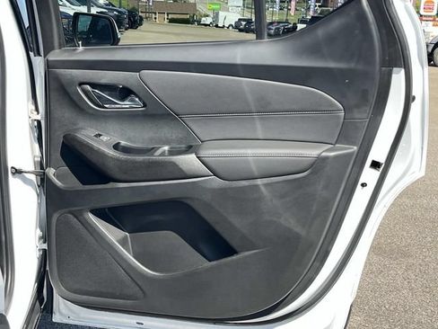 Certified 2023 Chevrolet Traverse LT FWD image 21