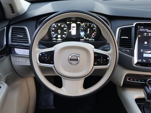 Used 2019 Volvo XC90 T6 Momentum w/ Protection Package Premier AWD/4WD image 17