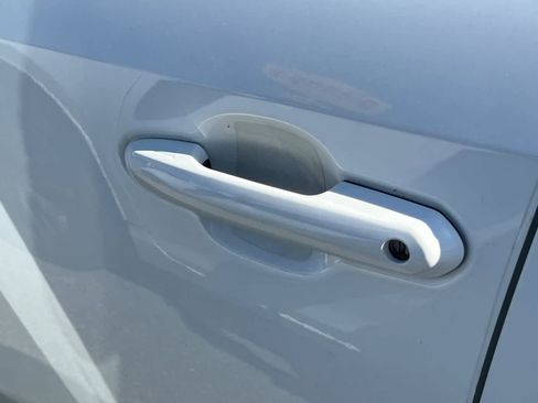 Used 2021 Toyota RAV4 XLE image 7