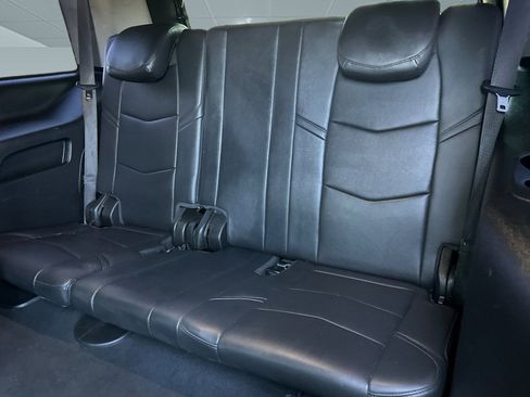 Used 2019 Cadillac Escalade 2WD 4dr image 31