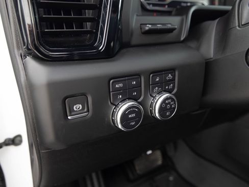 Used 2025 GMC Sierra 1500 AT4 w/ Technology Package image 18