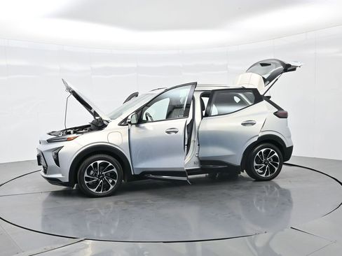 Used 2023 Chevrolet Bolt EUV Premier image 43