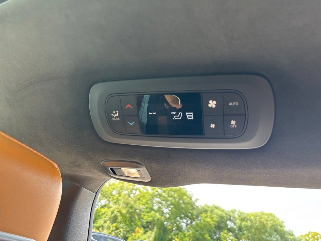 Used 2023 Chrysler Pacifica Pinnacle FWD image 33
