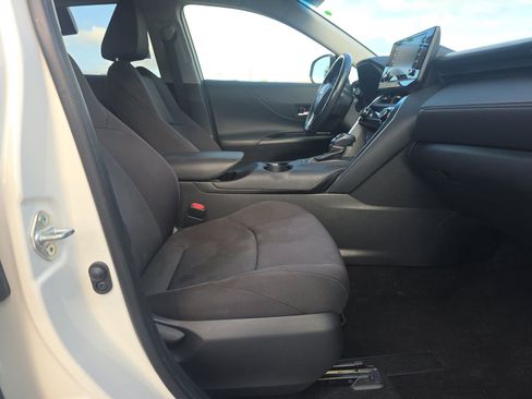 Used 2021 Toyota Venza LE AWD/4WD image 13