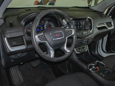 Used 2022 GMC Terrain SLE w/ Driver Convenience Package image 5
