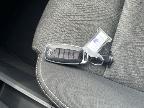 Used 2025 Nissan Rogue SV image 21